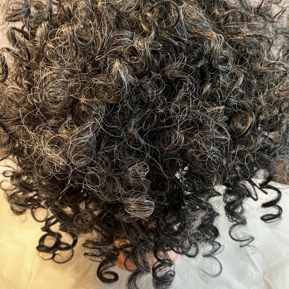 Foxy Silver Ringlet Wand Curl Color #1b/Gray Ombre - Picture 3 of 6